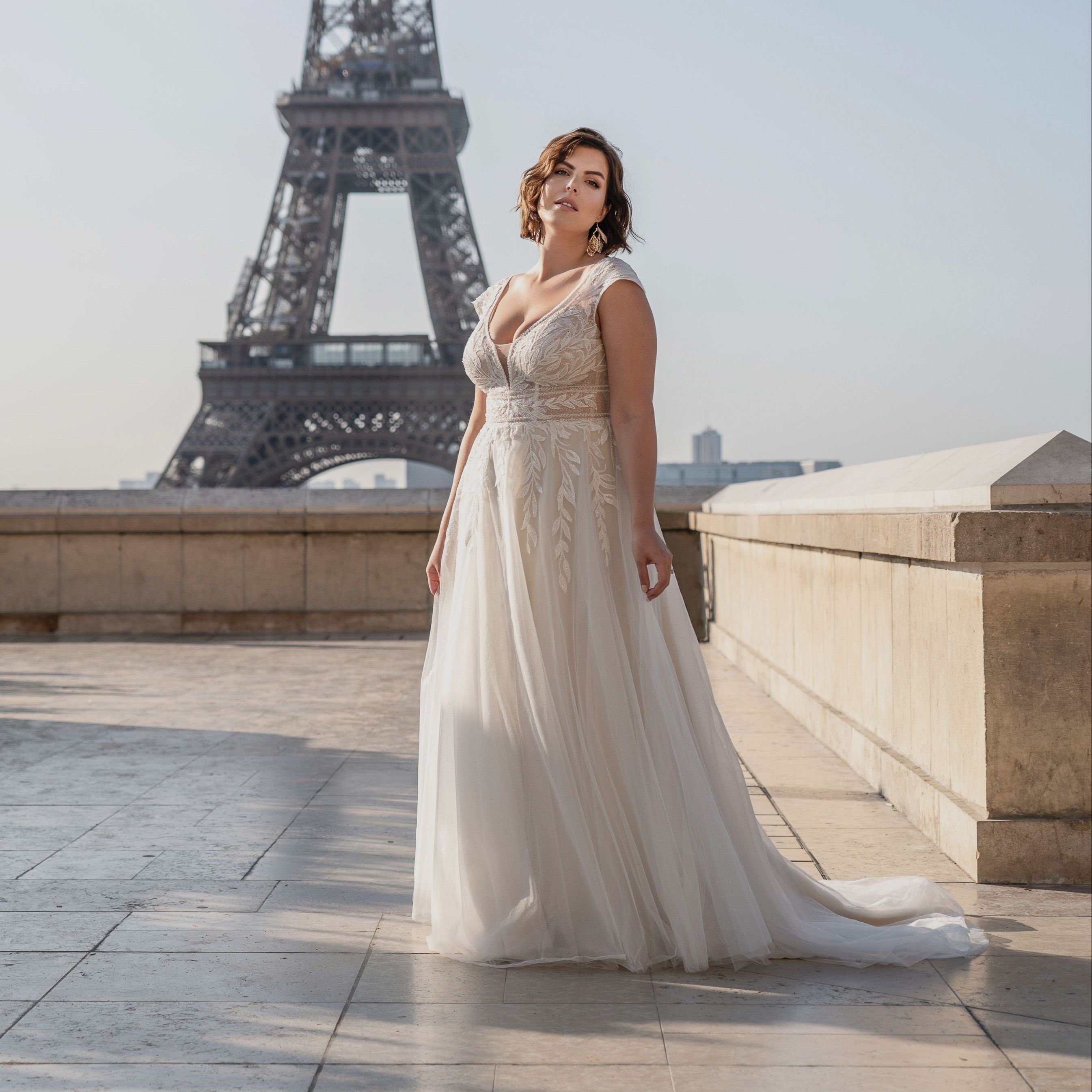 Elegancja w Klasycznych Sukniach Ślubnych? Classic Bridal