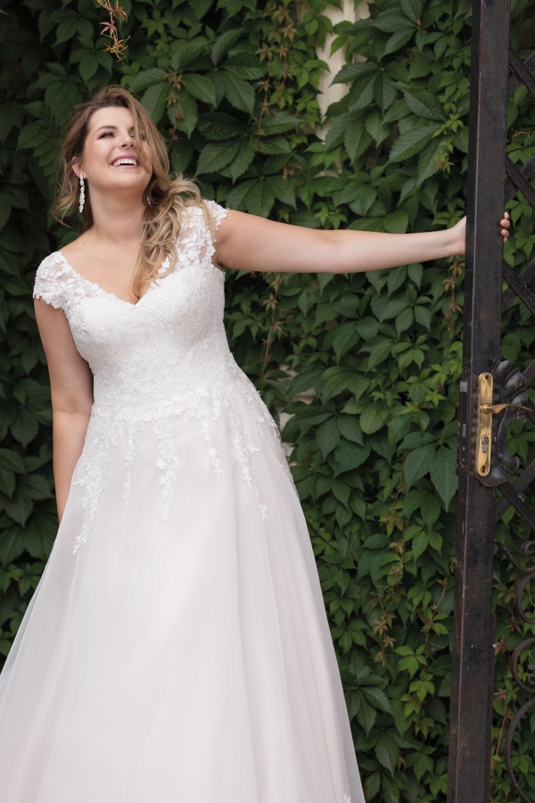 LO-130 Lovely 2020 suknie ślubne