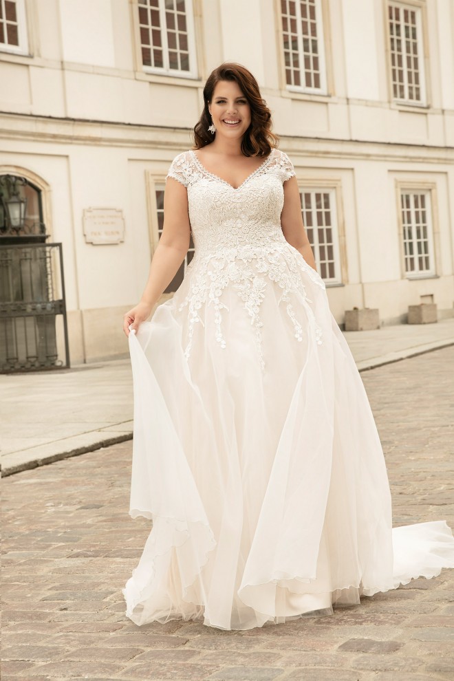 Wyprzedaż sukni ślubnej LO-262T Lovely 2022