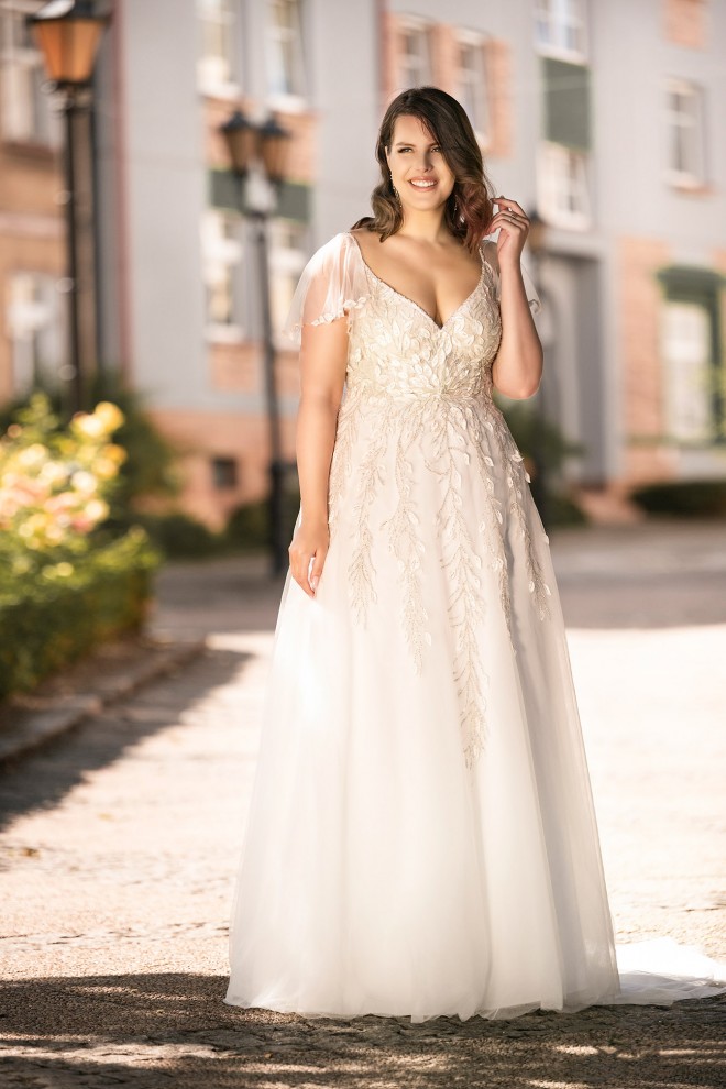 Wyprzedaż sukni ślubnej LO-281T Lovely 2022